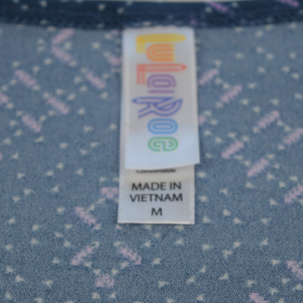💰3/$25  LuLaRoe Printed Comfortable Short Sleeve Top M - Picture 6 of 8